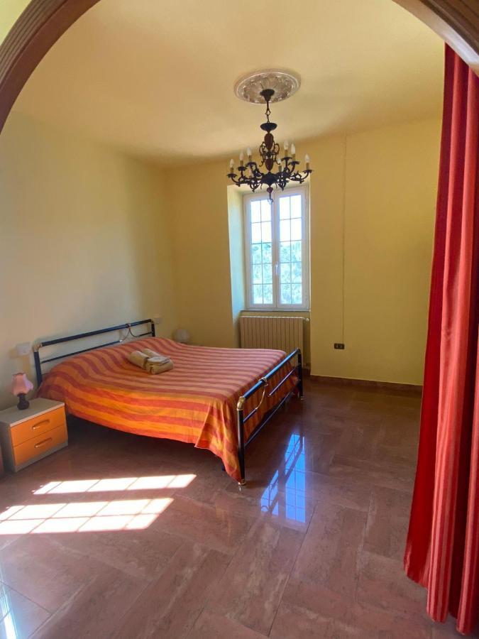 Casa Vacanze Nonna Nella Villafranca in Lunigiana Esterno foto